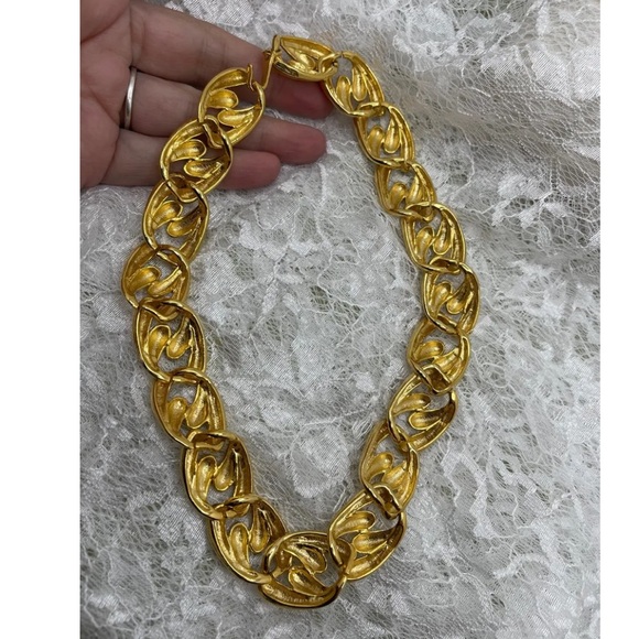 Vintage Gold Tone Big Link Chain Design Necklace - Picture 5 of 7